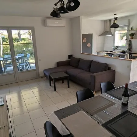 펜션 Maison 62m Avec Grand Jardin Et Piscine *